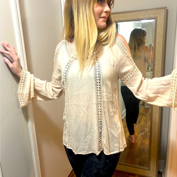 Cream color Forever 21 top. - Picture 1 of 4